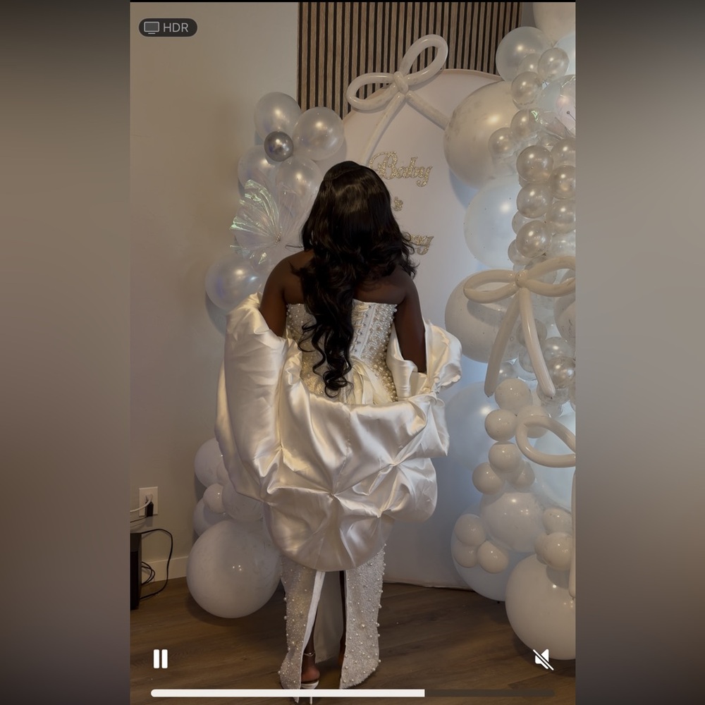 Elegant Strapless White Dress with removable cape